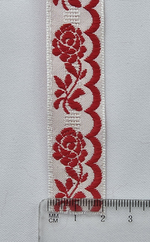 Vyšívaná stuha - červená 1