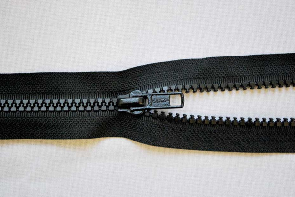 Kostený zips č.5 - čierny